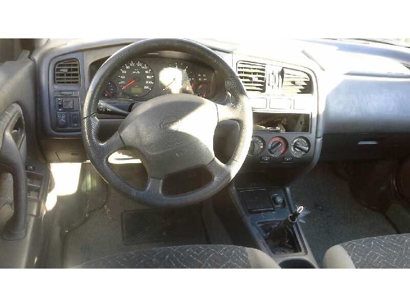 nissan primera berlina (p11) del año 1998