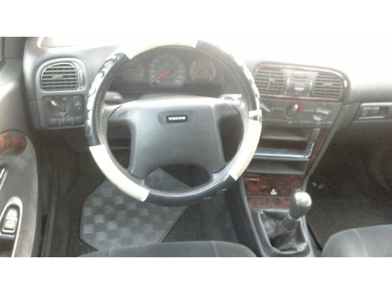 volvo v40 familiar del año 1998