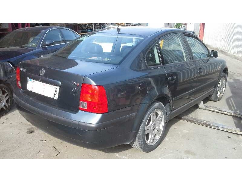volkswagen passat berlina (3b2) del año 1999