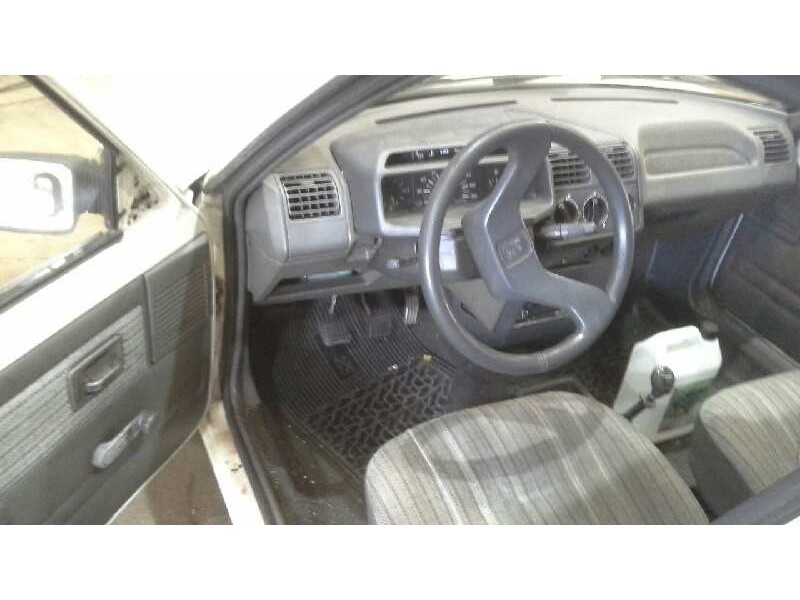 peugeot 205 berlina del año 1988