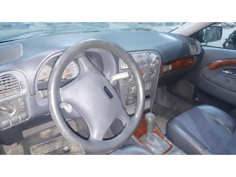 volvo s40 berlina del año 1997