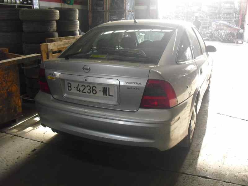 opel vectra b berlina del año 2000