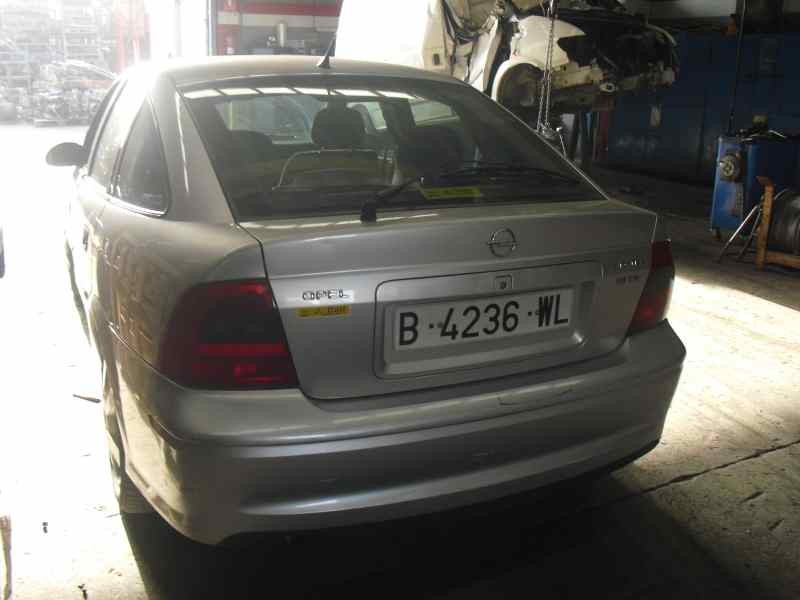 opel vectra b berlina del año 2000