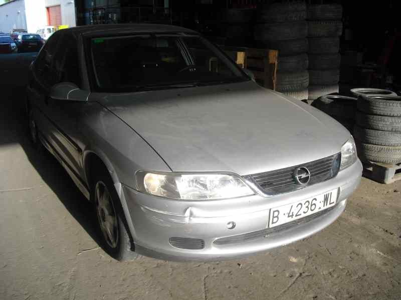 opel vectra b berlina del año 2000