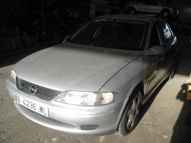 opel vectra b berlina del año 2000