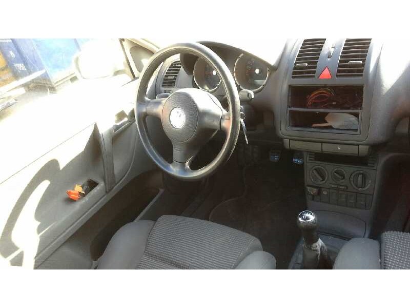 volkswagen polo berlina (6n2) del año 2000