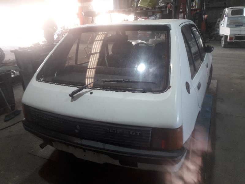 peugeot 205 berlina del año 1986