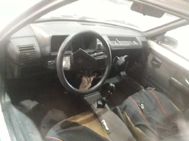 peugeot 205 berlina del año 1986