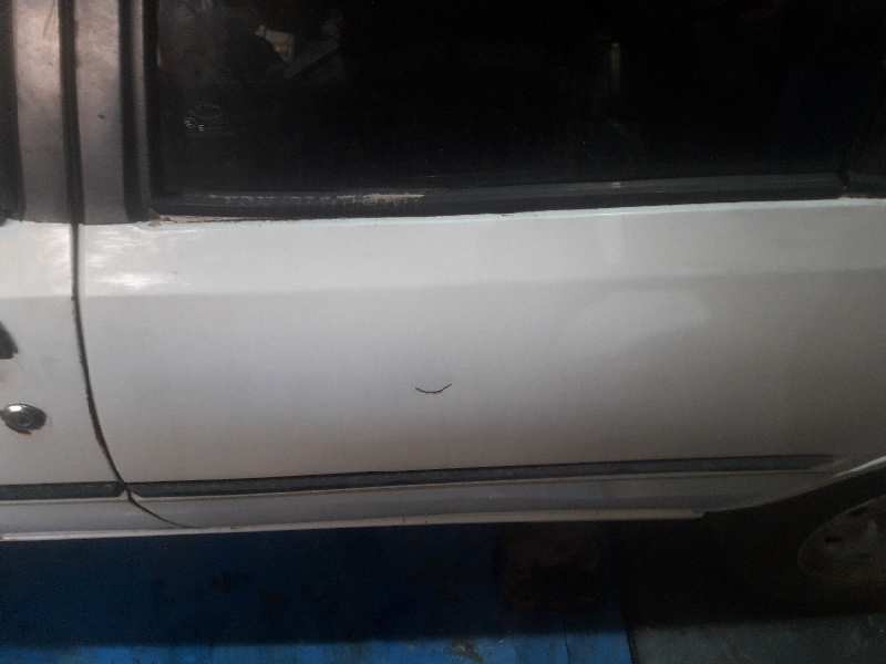 peugeot 205 berlina del año 1986