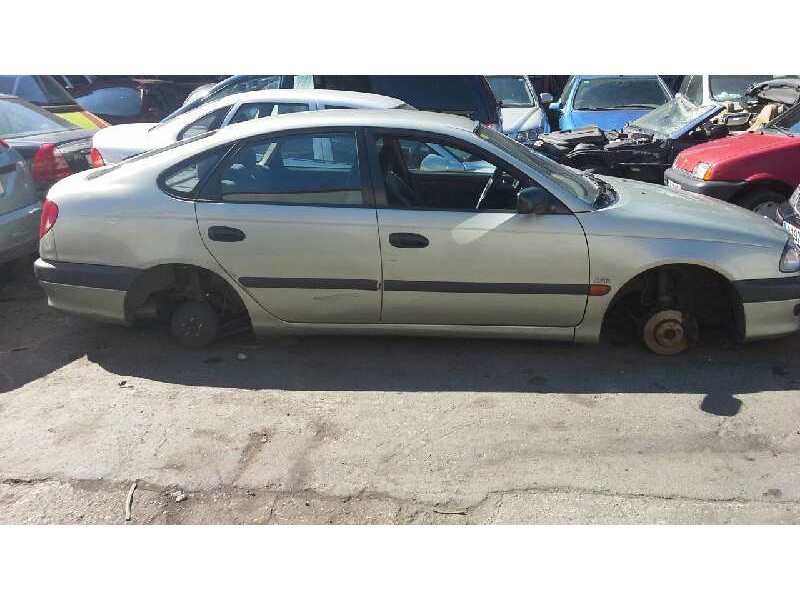 toyota avensis berlina (t 22) del año 1998