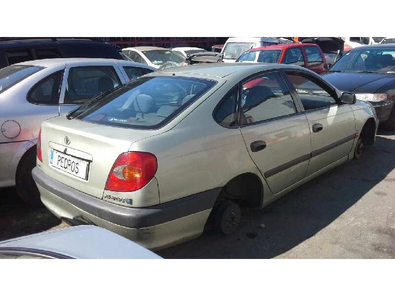 toyota avensis berlina (t 22) del año 1998
