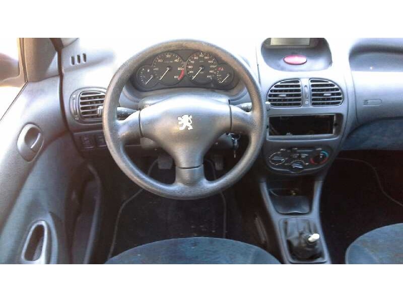 peugeot 206 berlina del año 2000