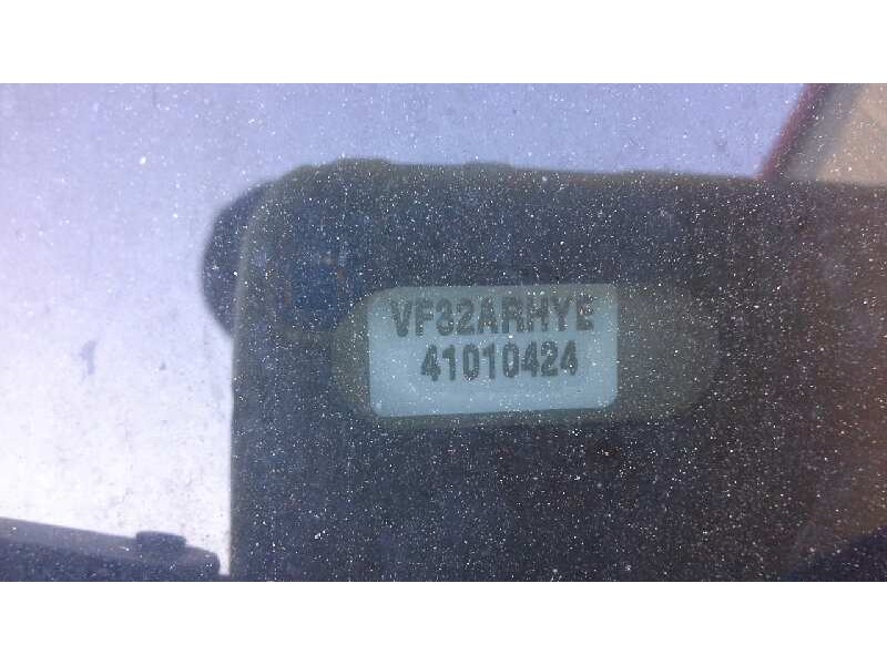 peugeot 206 berlina del año 2000