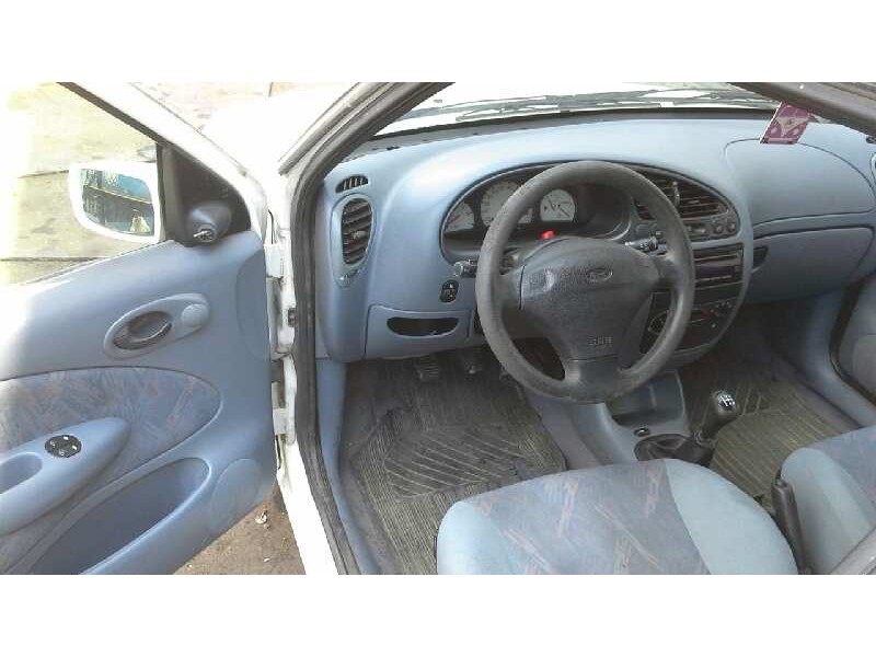 ford fiesta berlina (dx) del año 1998