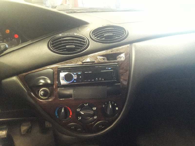 ford focus berlina (cak) del año 1999
