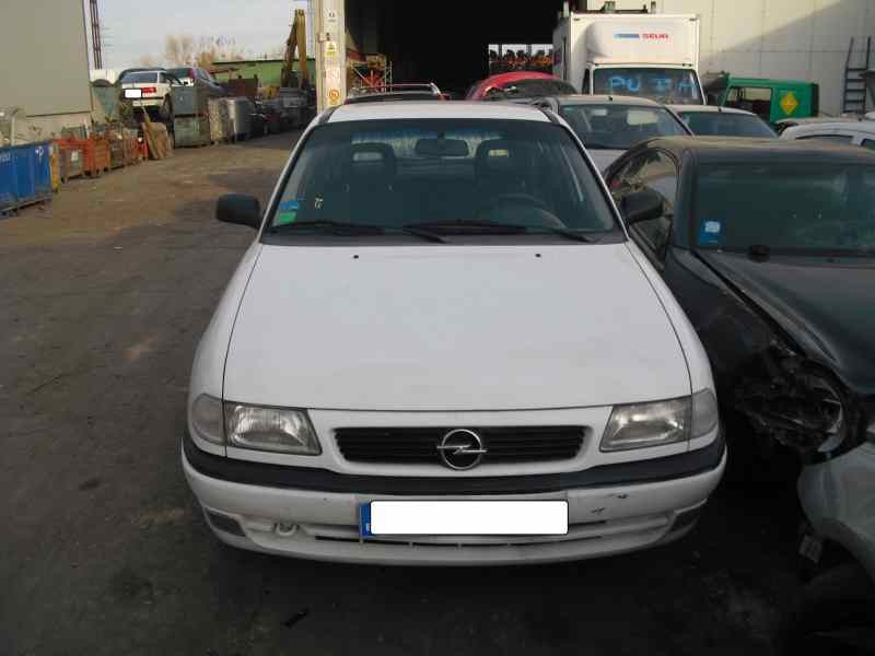 opel astra f berlina del año 1995