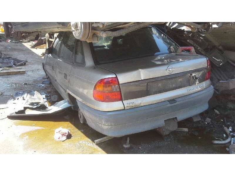 opel astra f berlina del año 1996