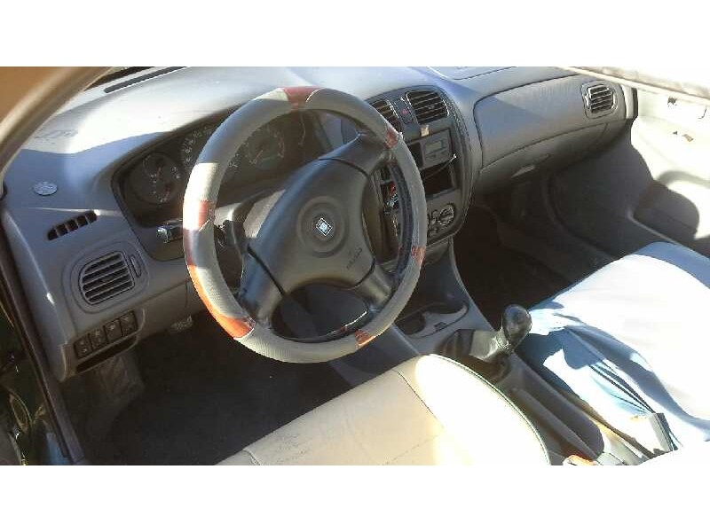 mazda 323 berlina f/s (bj) del año 1999