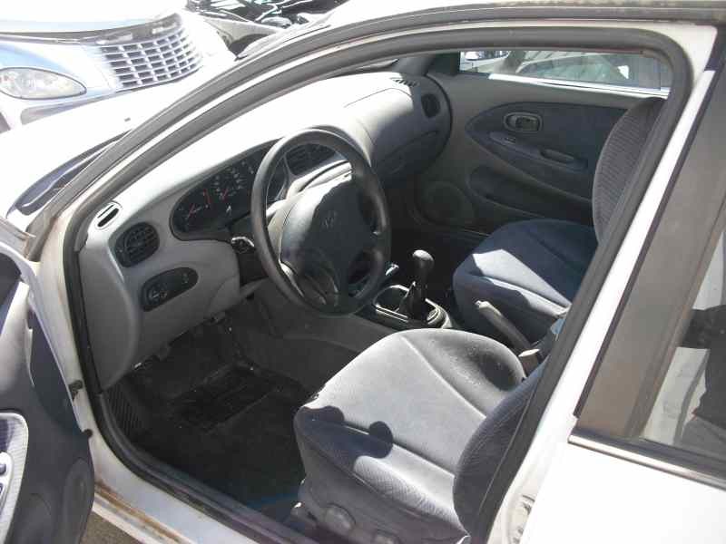 hyundai lantra berlina (rd) del año 1998