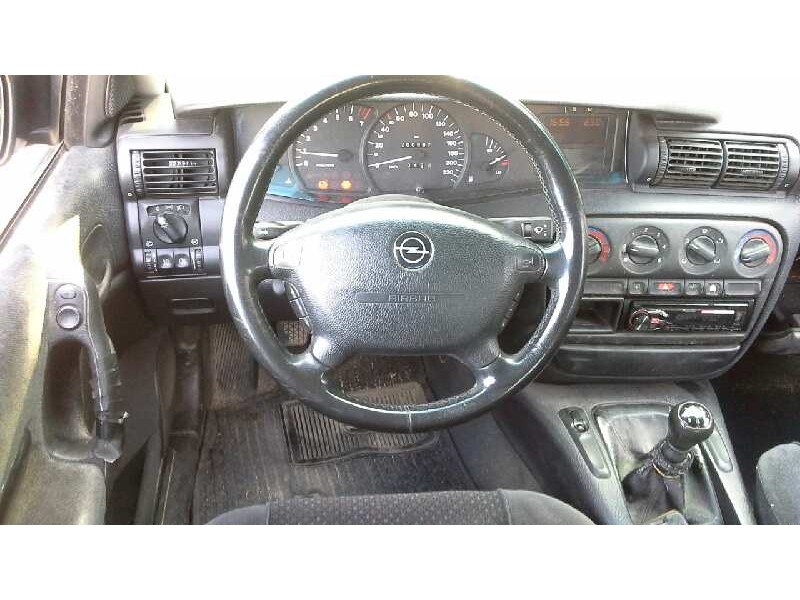 opel omega b del año 1999