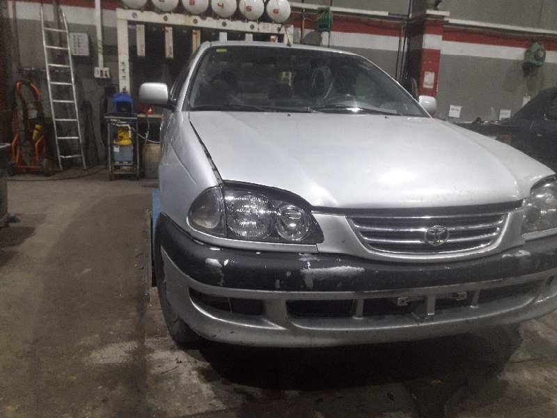 toyota avensis berlina (t 22) del año 2000