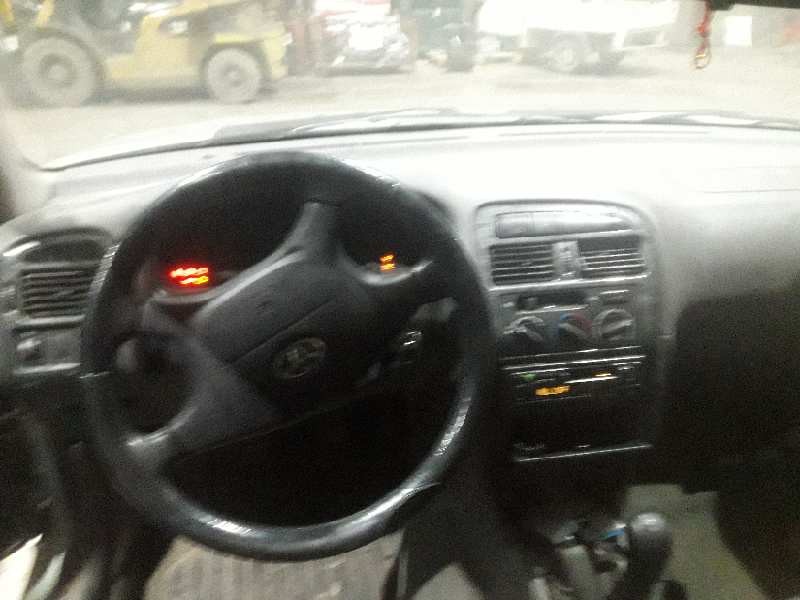 toyota avensis berlina (t 22) del año 2000