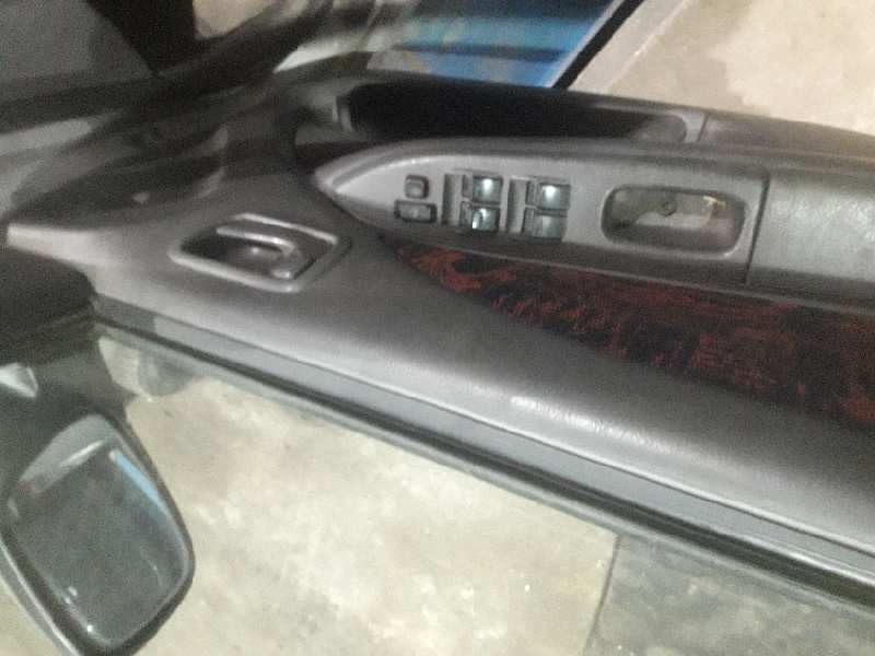 toyota avensis berlina (t 22) del año 2000