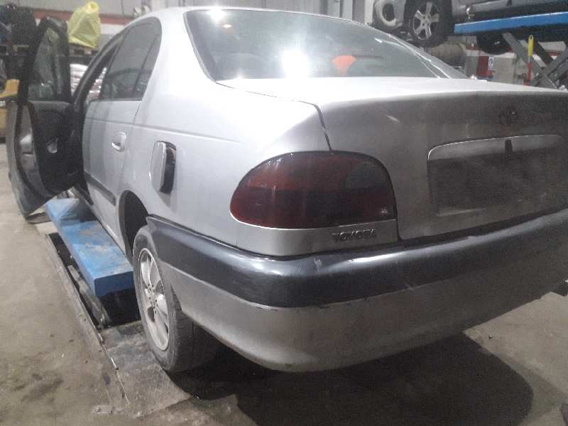 toyota avensis berlina (t 22) del año 2000
