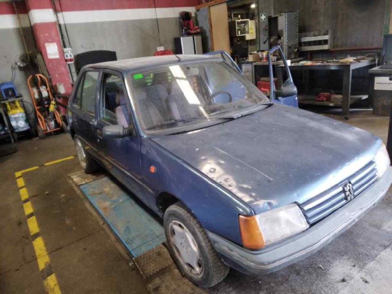 peugeot 205 berlina del año 1998