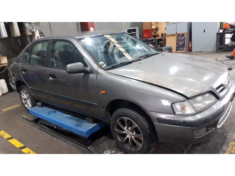 nissan primera berlina (p11) del año 1996