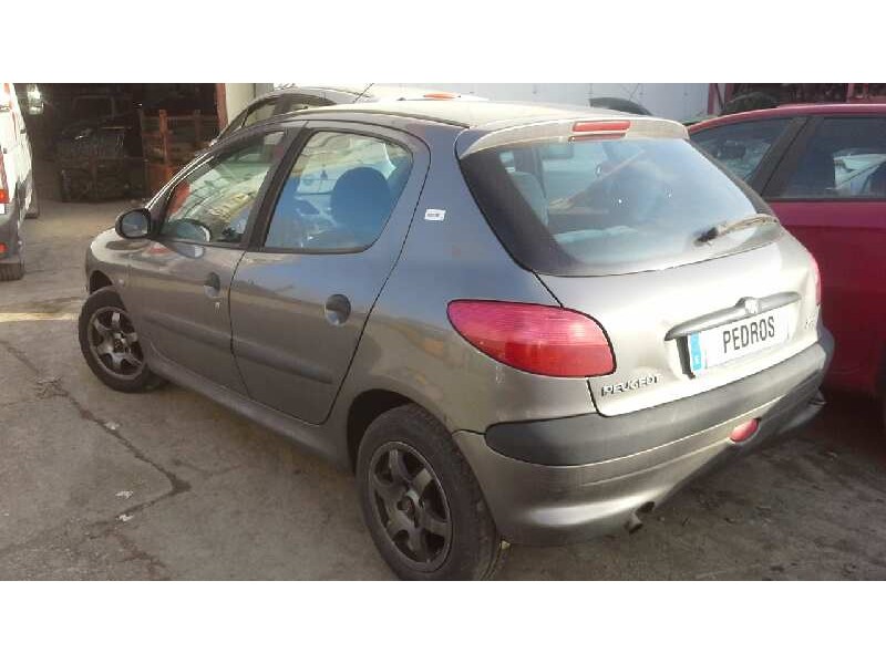 peugeot 206 berlina del año 2000