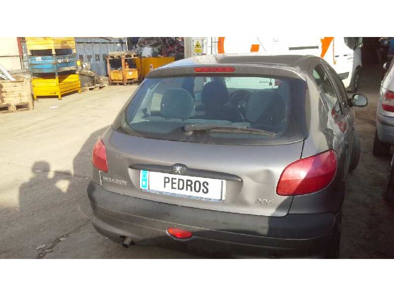 peugeot 206 berlina del año 2000