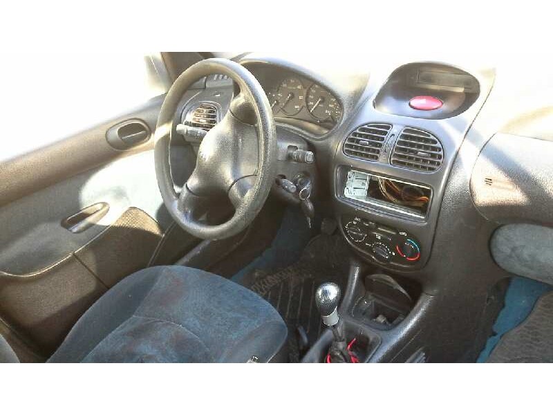 peugeot 206 berlina del año 2000