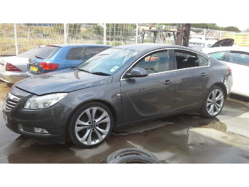 opel insignia berlina del año 2011