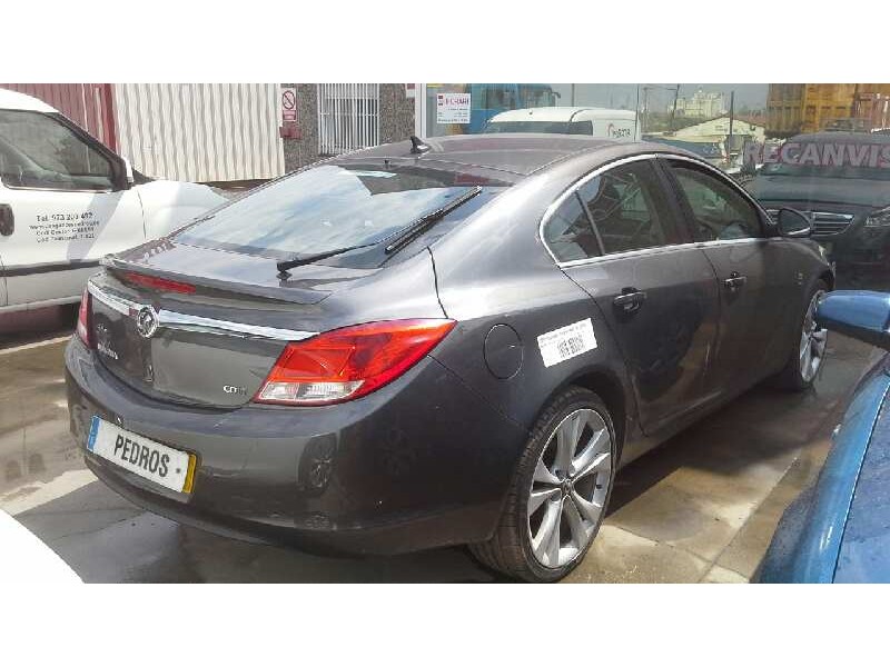 opel insignia berlina del año 2011