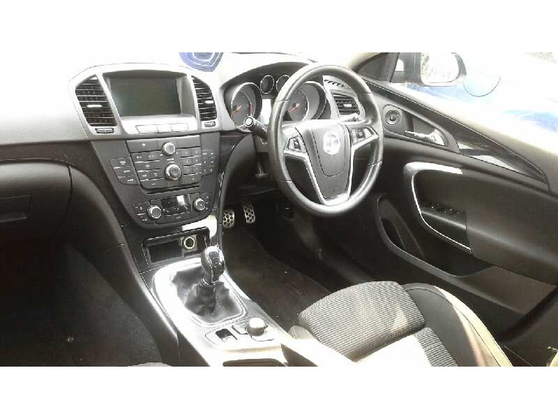 opel insignia berlina del año 2011