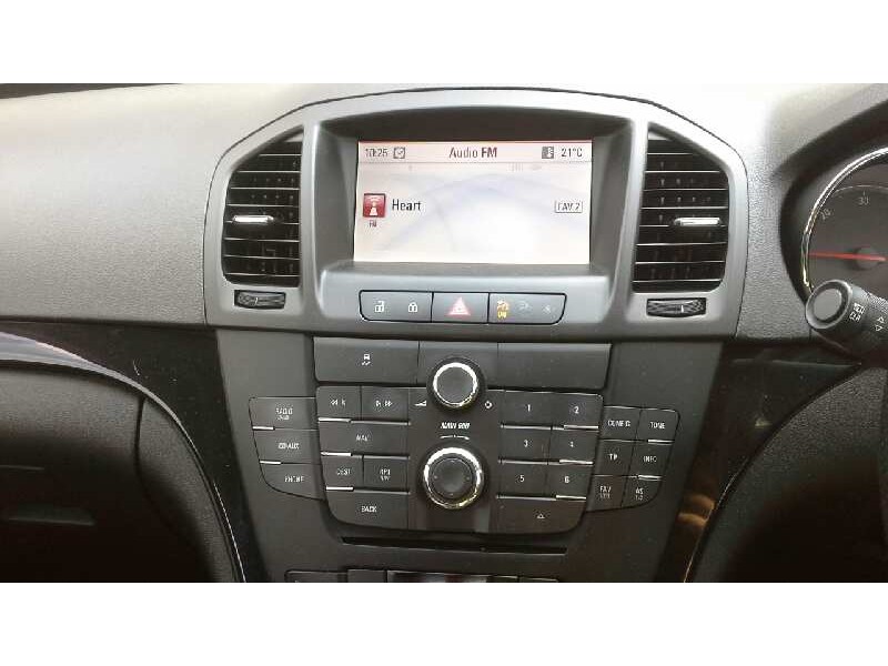 opel insignia berlina del año 2011