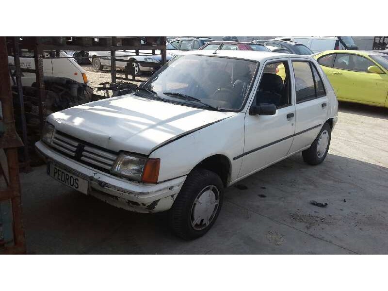 peugeot 205 berlina del año 1987