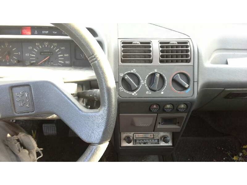 peugeot 205 berlina del año 1987