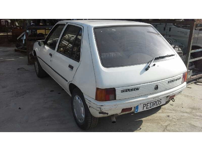 peugeot 205 berlina del año 1987