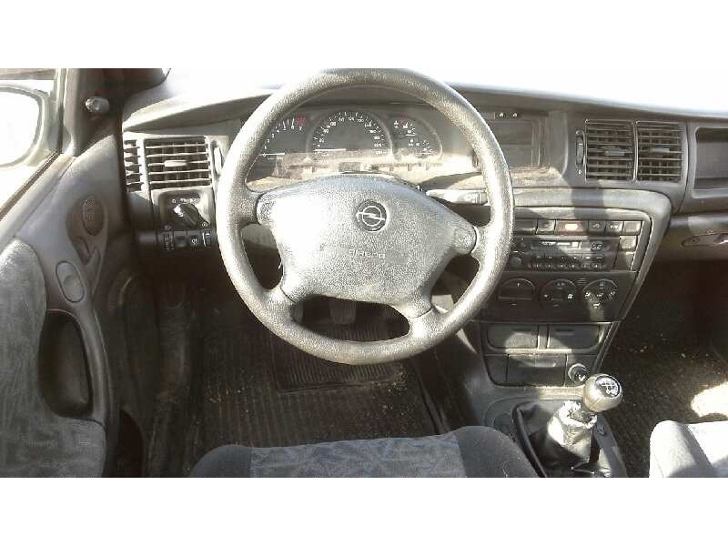 opel vectra b berlina del año 1997