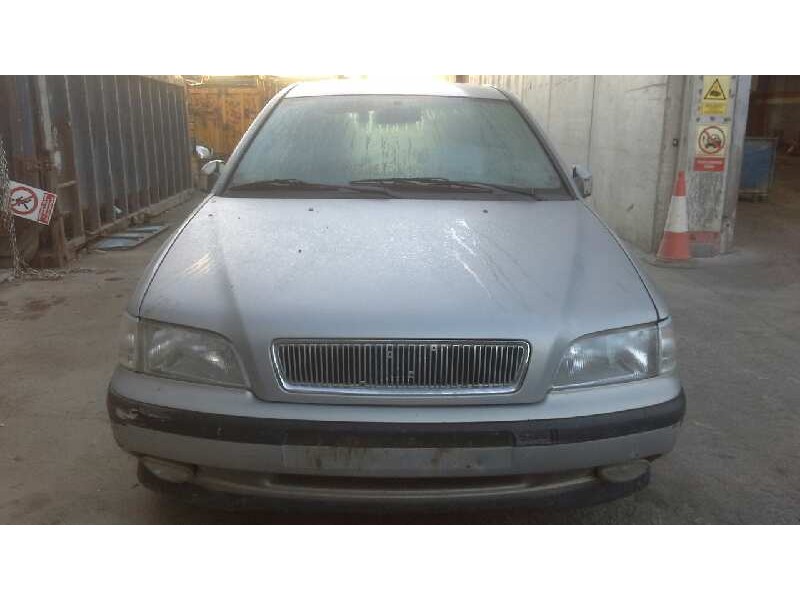 volvo s40 berlina del año 1998