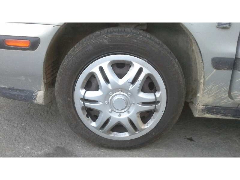 volvo s40 berlina del año 1998