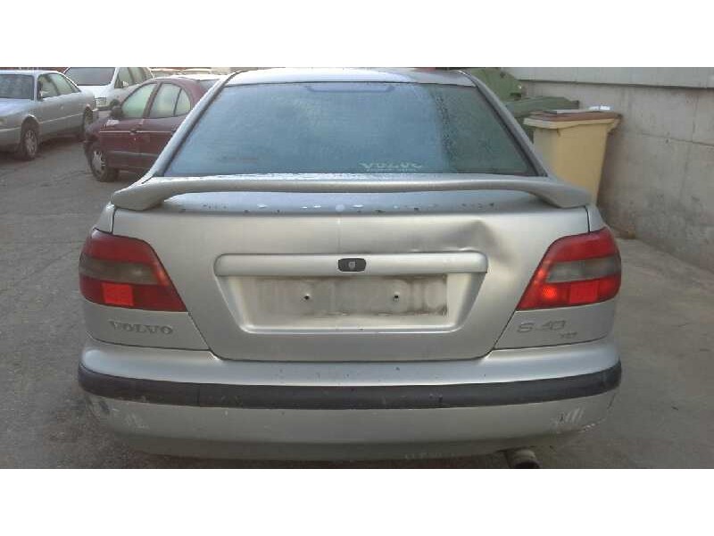 volvo s40 berlina del año 1998