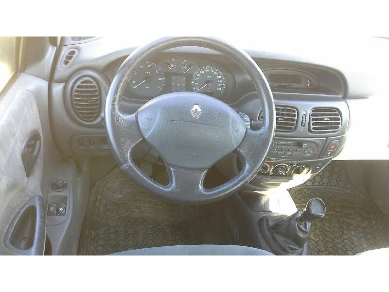renault megane i classic (la0) del año 2000