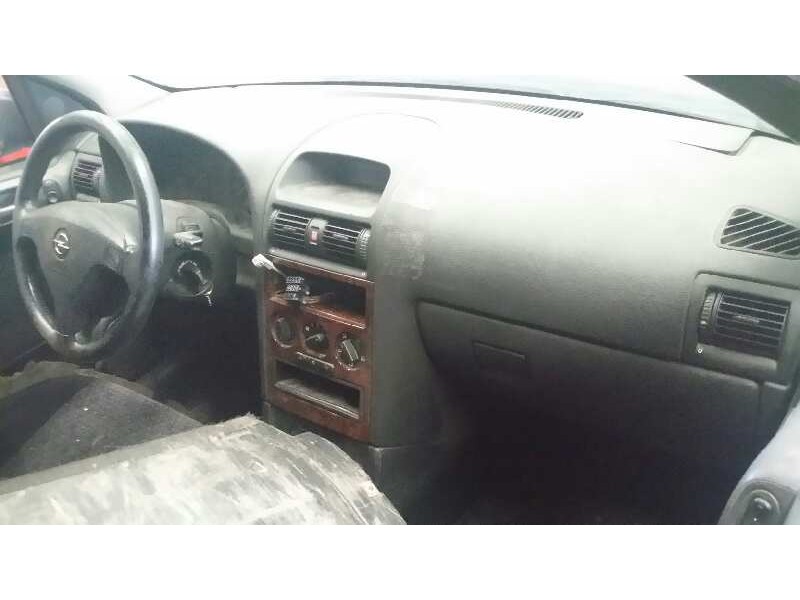 opel astra g berlina del año 2000