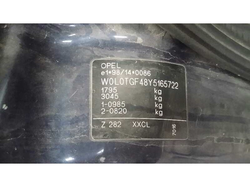 opel astra g berlina del año 2000