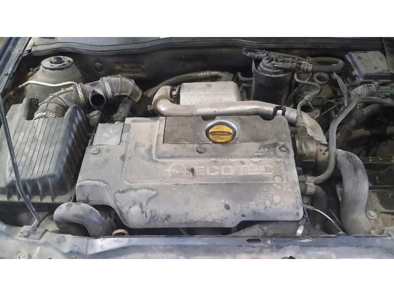 opel astra g berlina del año 2000