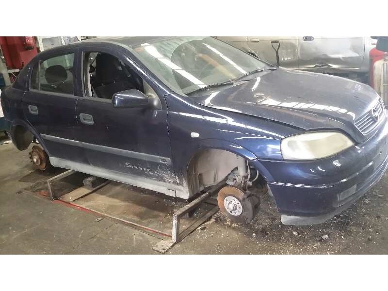 opel astra g berlina del año 2000