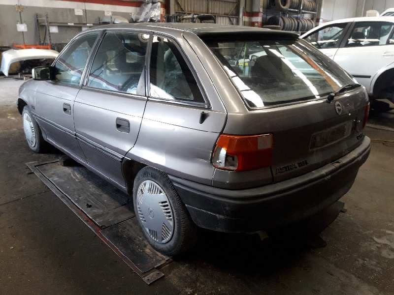 opel astra f berlina del año 1992